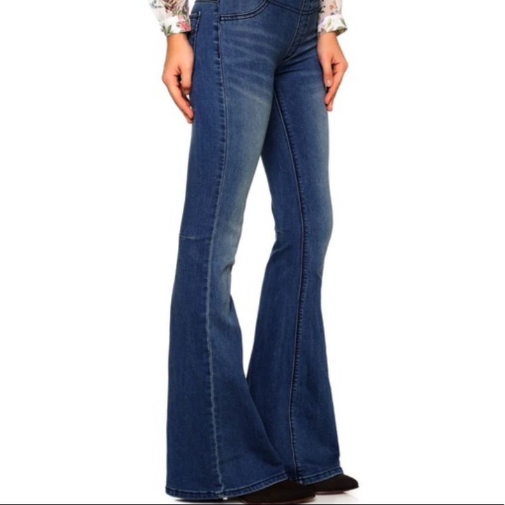 Perfect FREE PEOPLE denim flare jeans